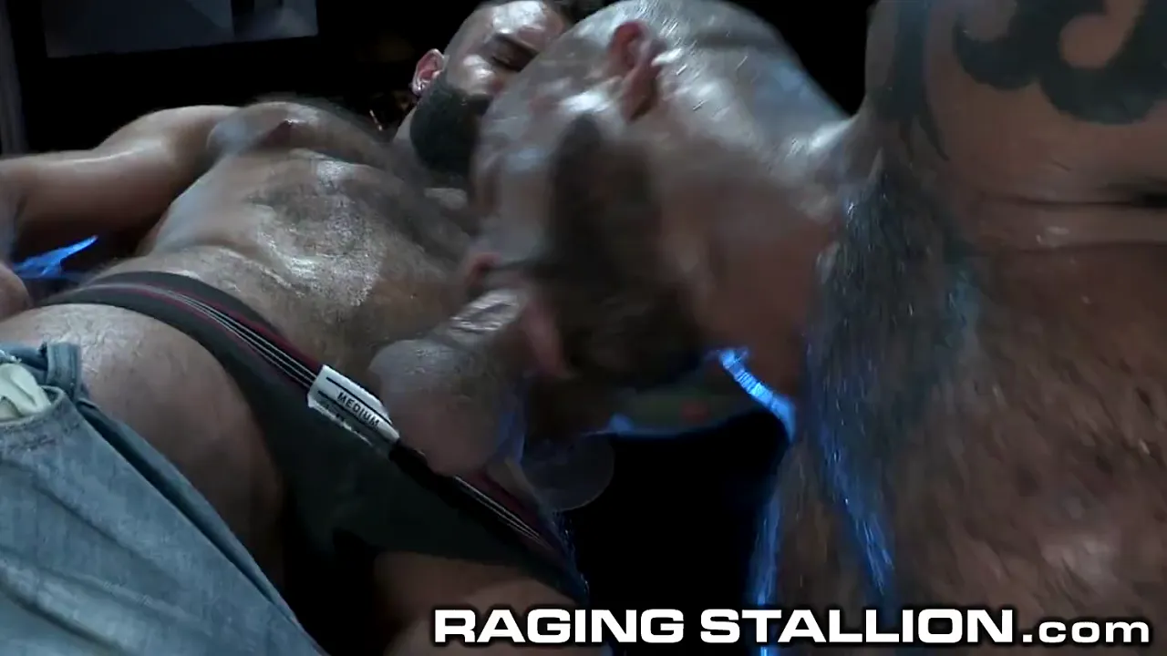 Two tattooed bear hunks with big dicks fuck after hours at the bar