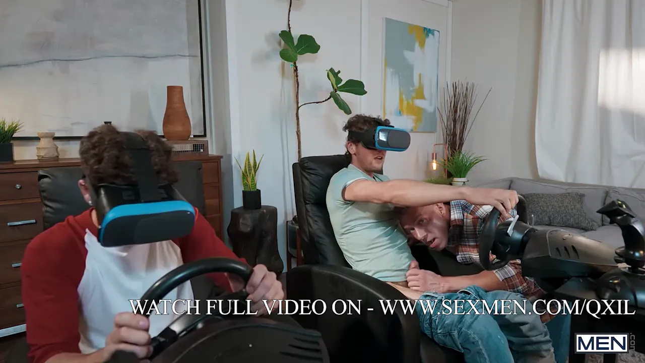 Gay muscle daddy Bruce Beckham gives handjobs and blowjobs until he cums