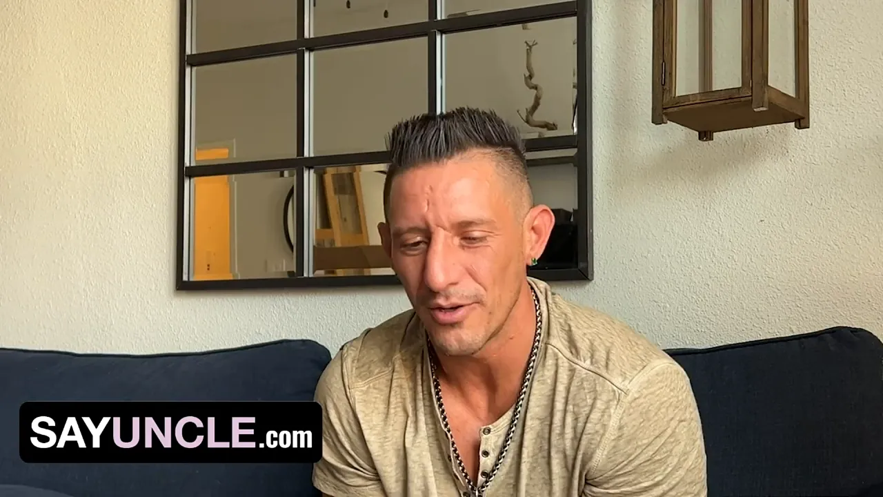 Muscular stud Jax Thirio bangs JJ Romeo's virgin asshole in bareback gay sex