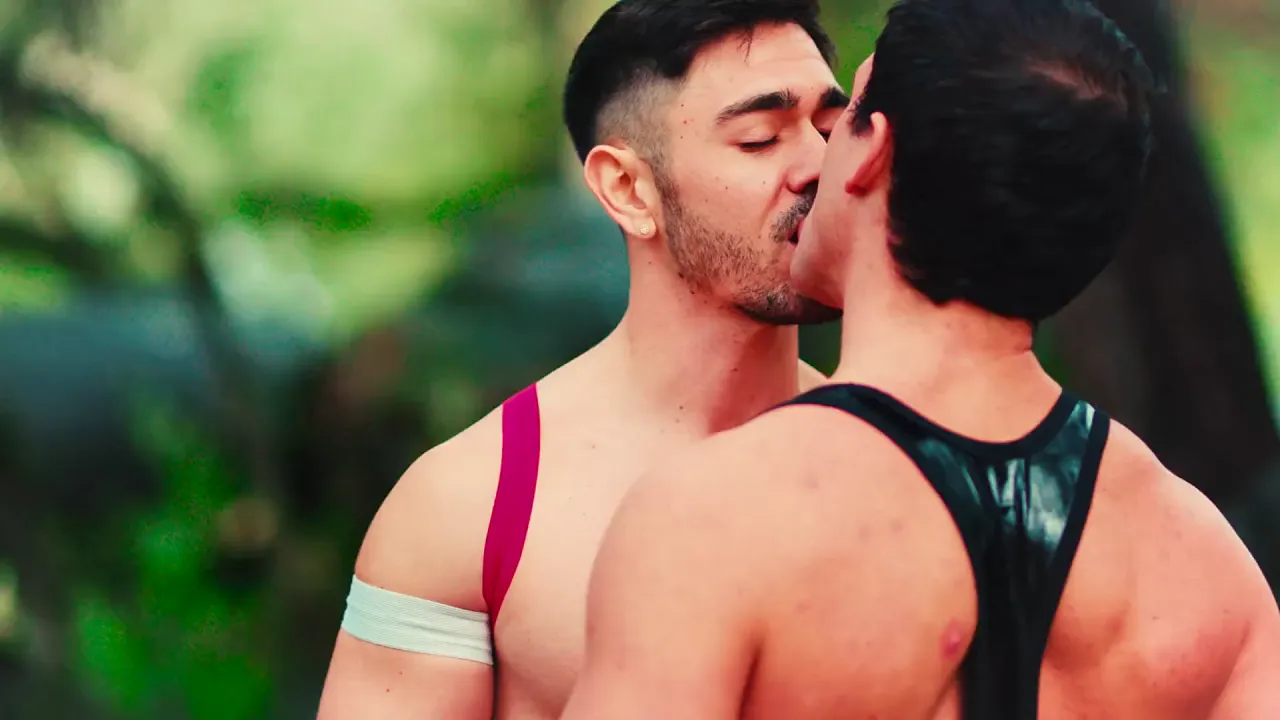 Straight jock Reese Rideout sucks another guy before meeting him in real life