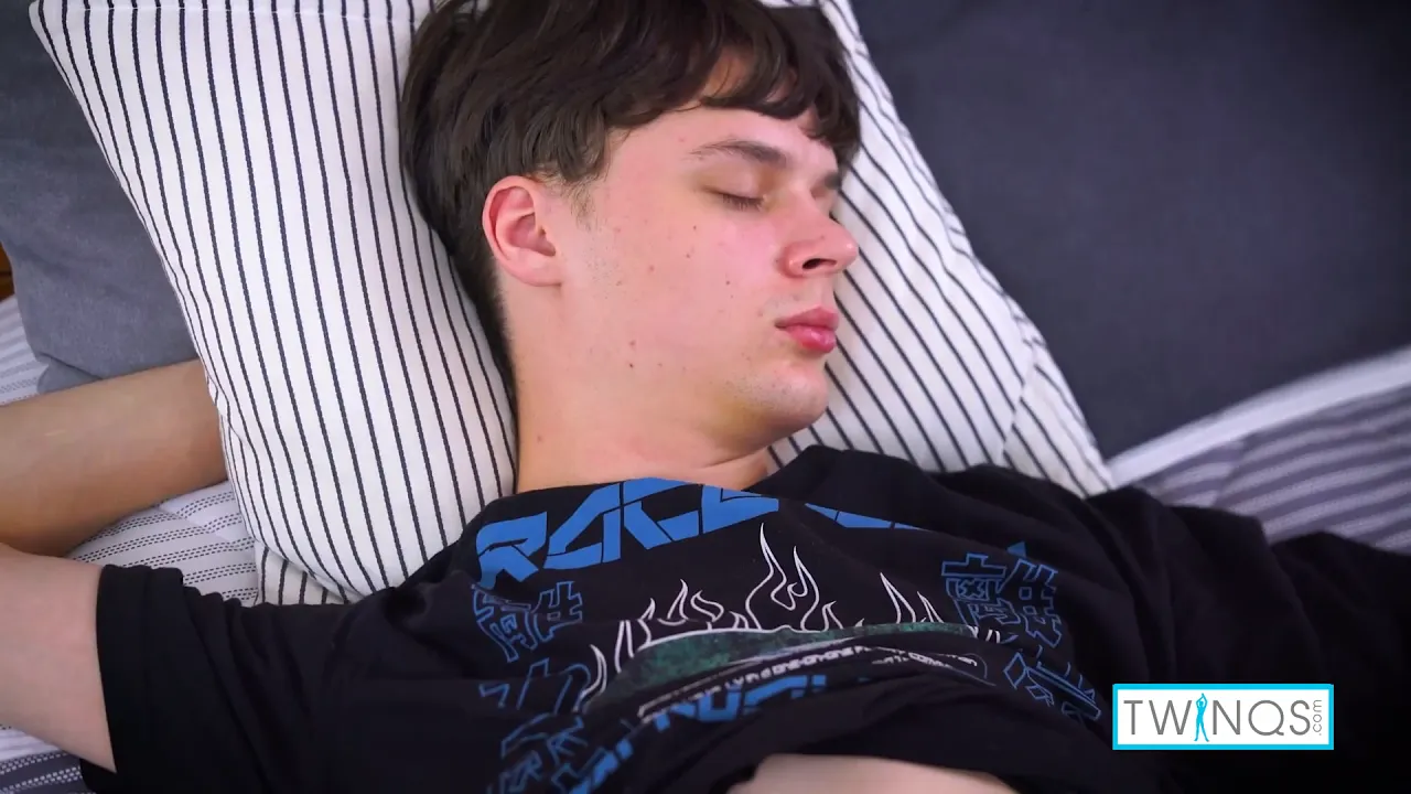 Zachari W and Karol G have bareback sex as twinks