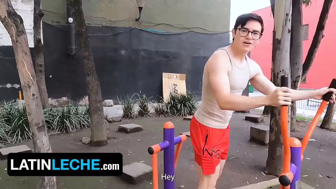 Gay stars and nerdy guys have casting sex with deepthroat blowjobs and bareback cumshots