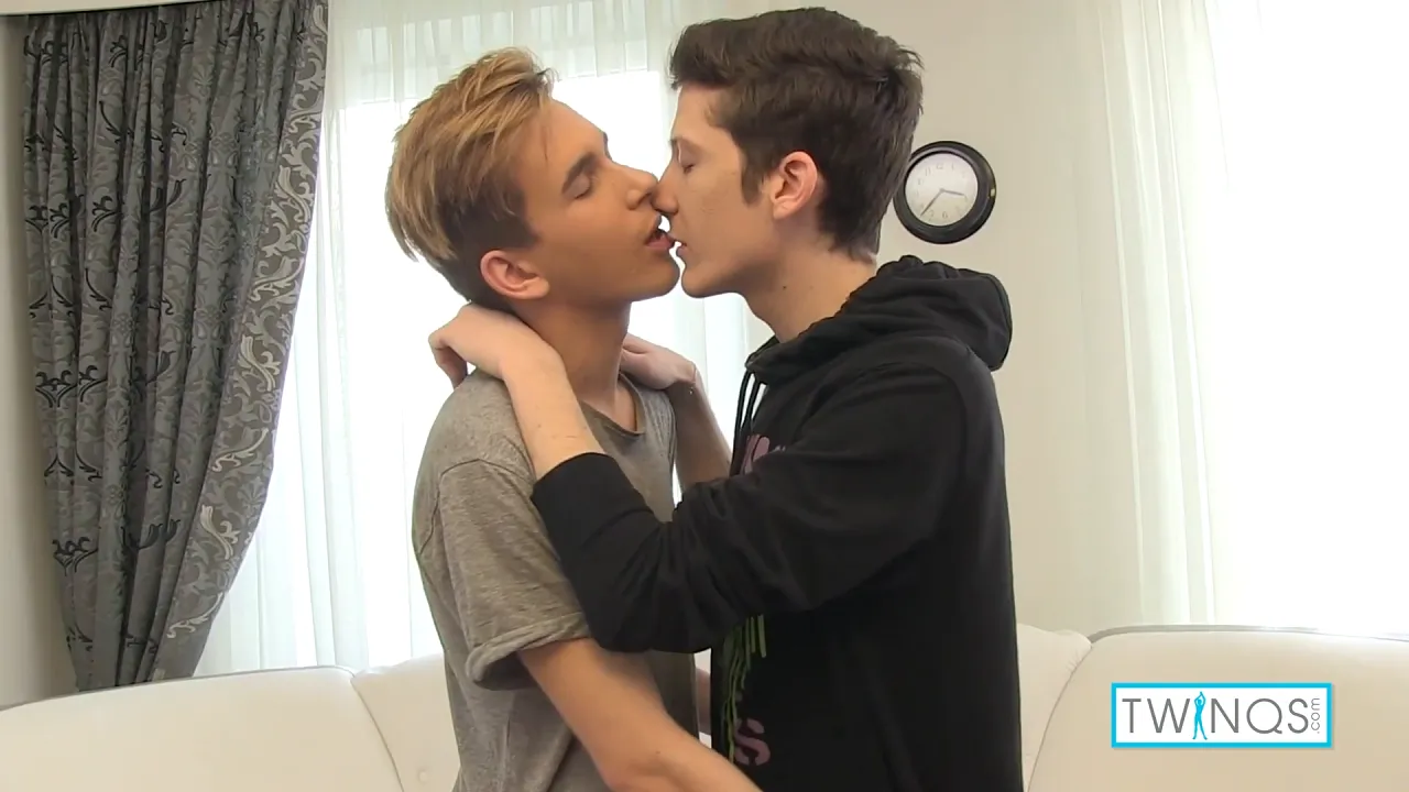 Gay college twinks Robyn S and William B enjoy bareback oral sex and handjobs