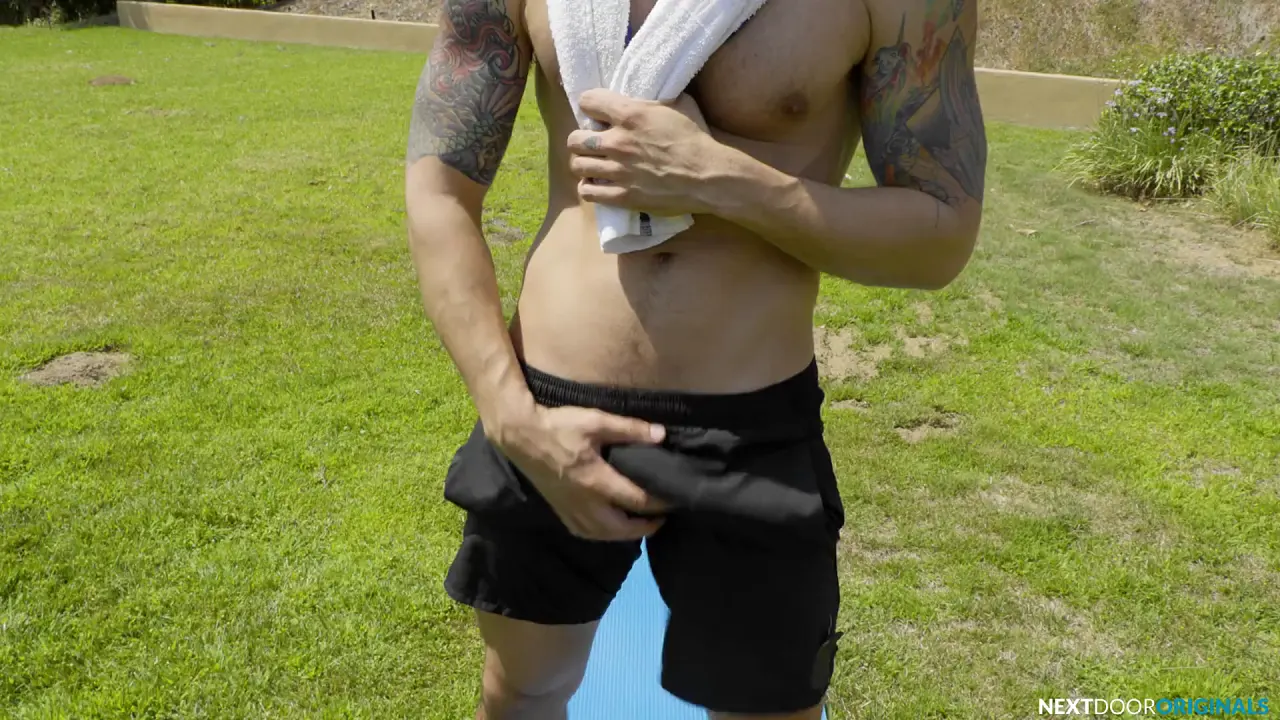 Gay jocks Michael DelRay and Scott Finn flip flop raw after a workout