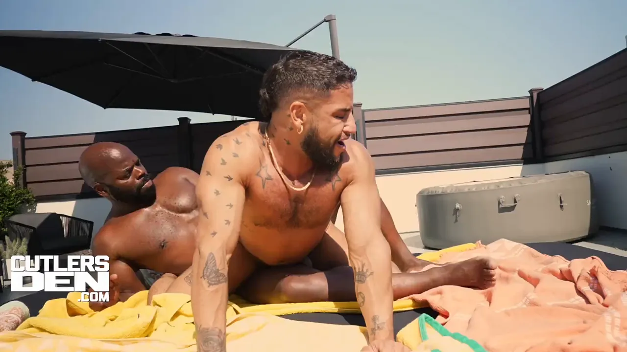 Gay bareback fuck session with Cutler X's monster cock
