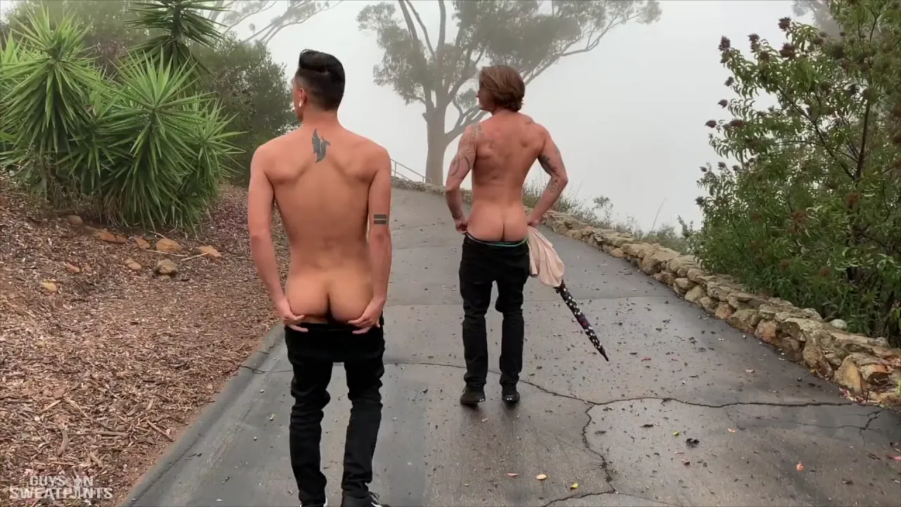 Muscle tattooed twinks have gay blowjob sex fest