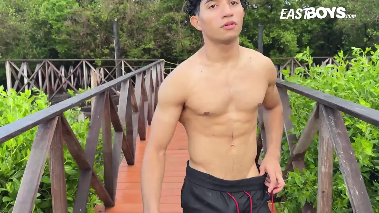 Latino muscle guy with big dick gets a handjob