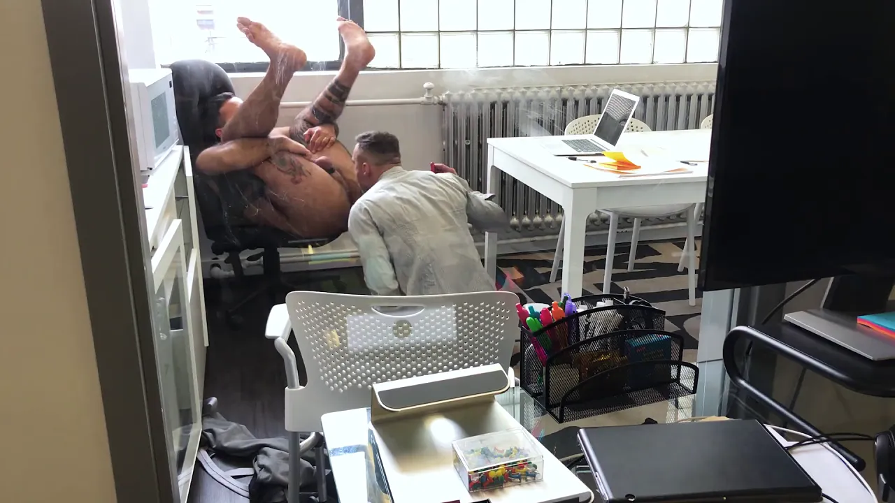 Muscle bear Teddy Bryce gets a raw blowjob and bareback sex from hung top Manuel Skye