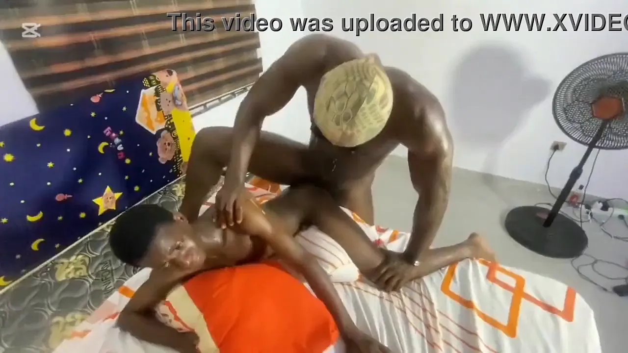 Muscular man and twink have bisexual gay sex