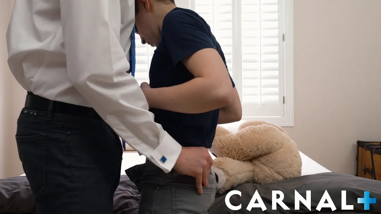 Gay daddy Legrand Wolf fucks his young twink Eli Lincoln in a bareback reality scene