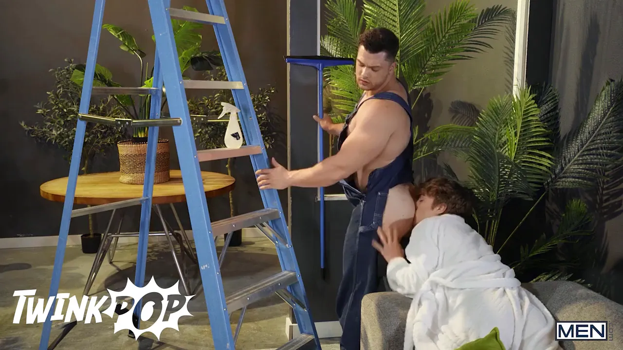 Gay bareback hookup between collin simpson and Tannor Reed