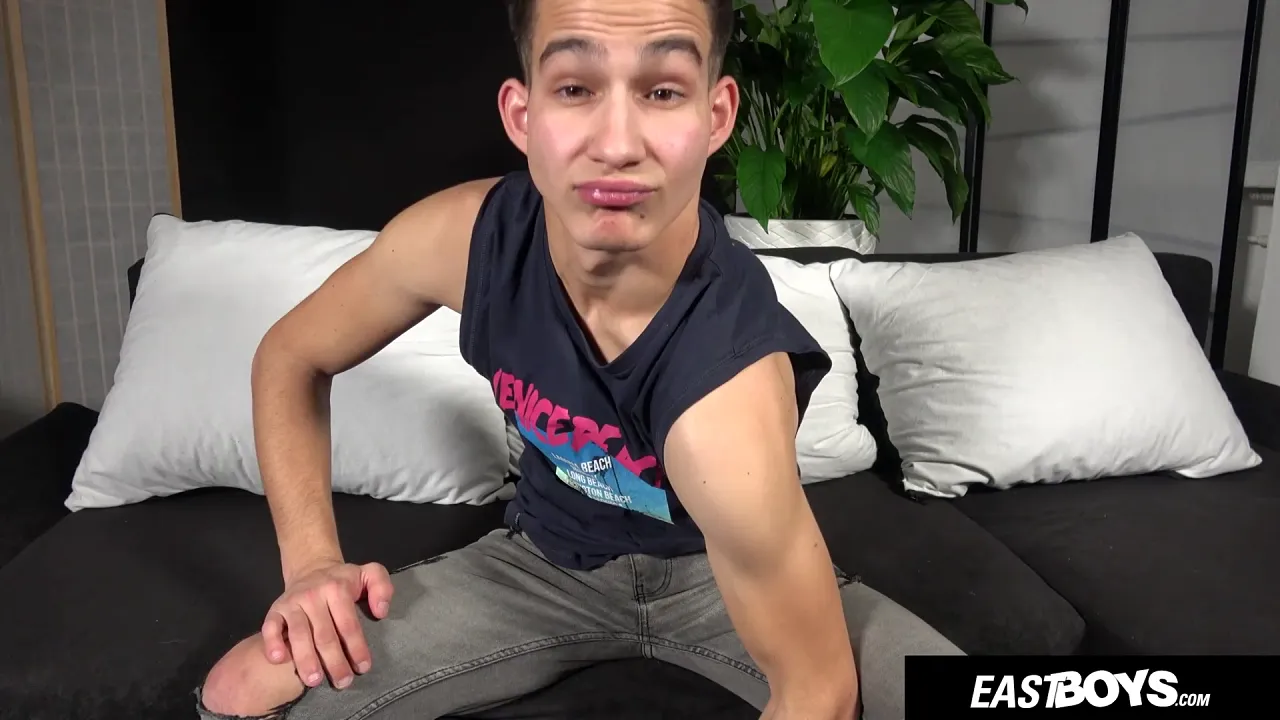 Czech twink jerks off his big muscle dick