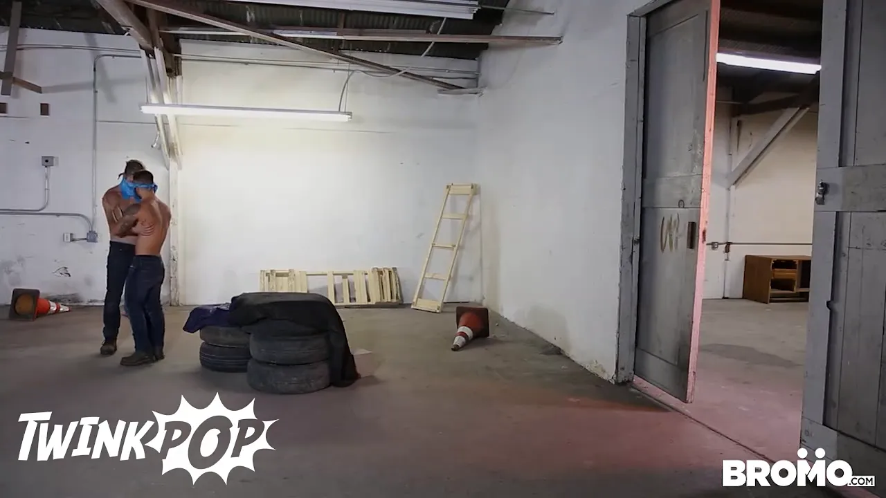 Gay bareback fuck between Vadim Black and Wesley Woods in a garage