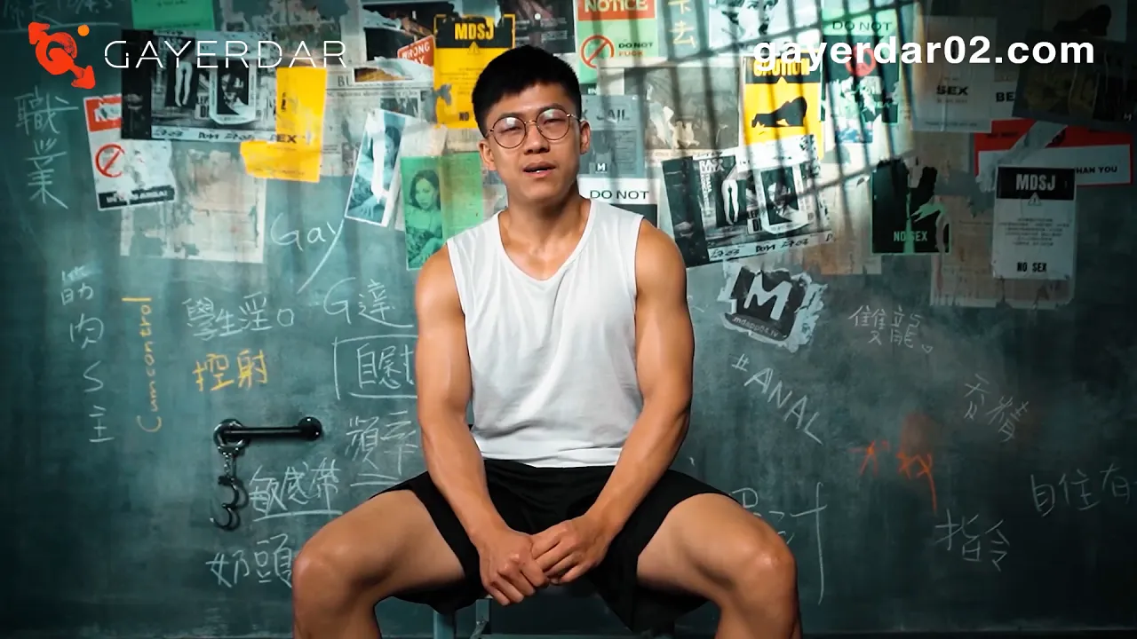 Gay first timer gets blown and cummed on by muscle daddy