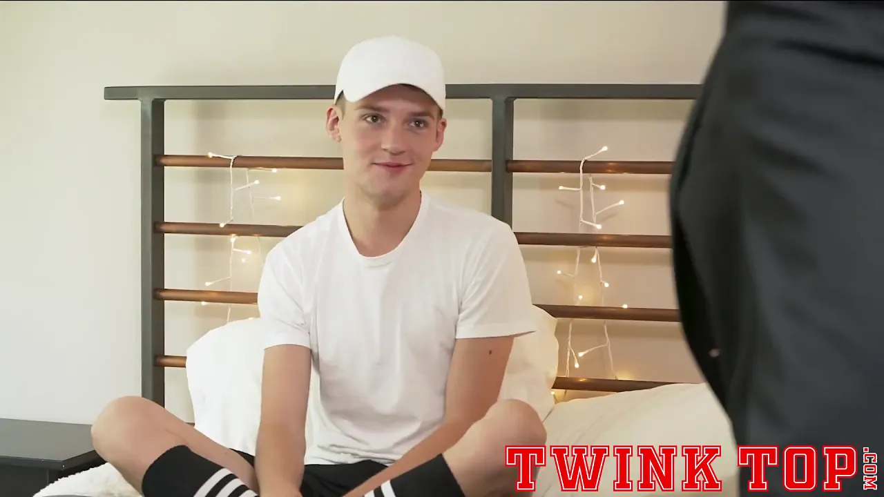 Muscle daddy teaches twink boy bareback breeding
