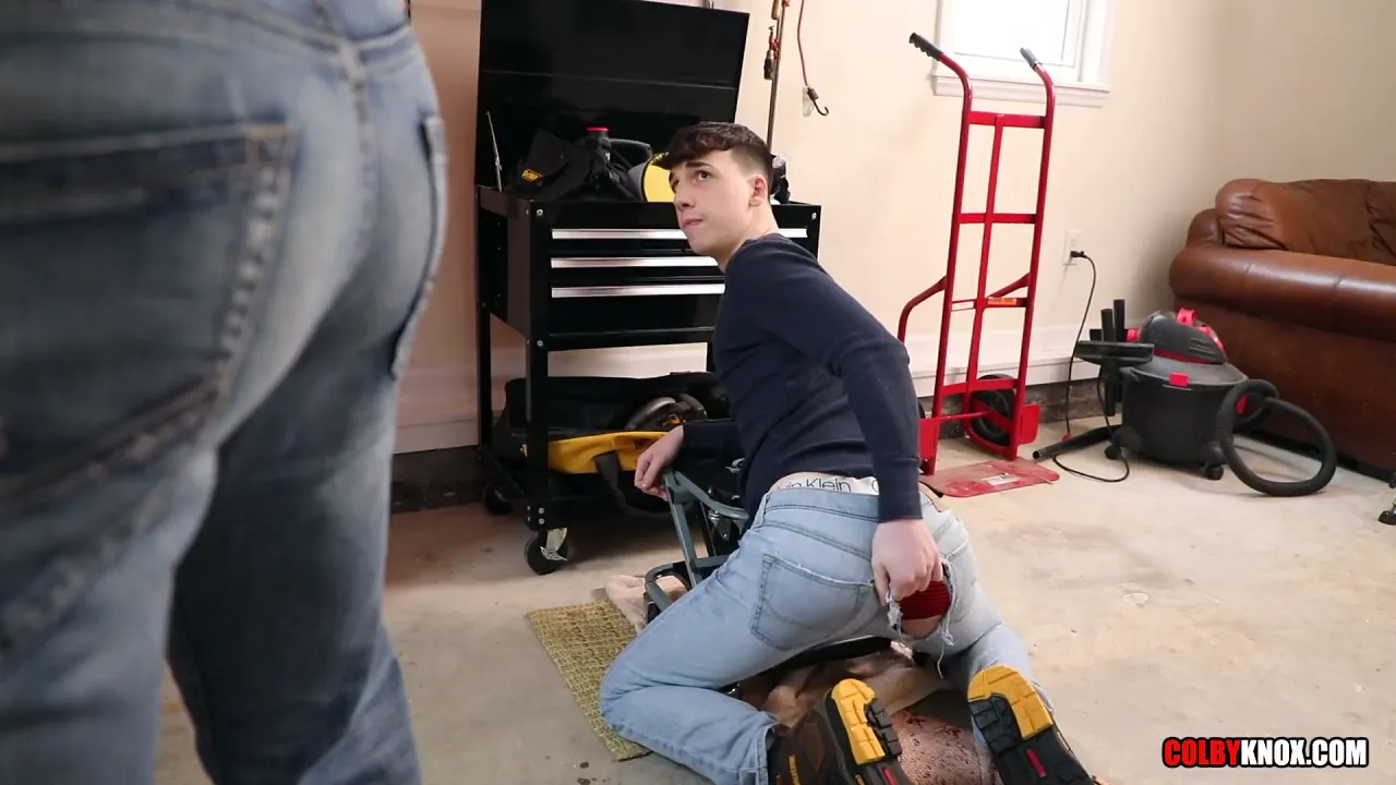 Daddy Jordan Starr stretches his twink's tight hole and cums in it