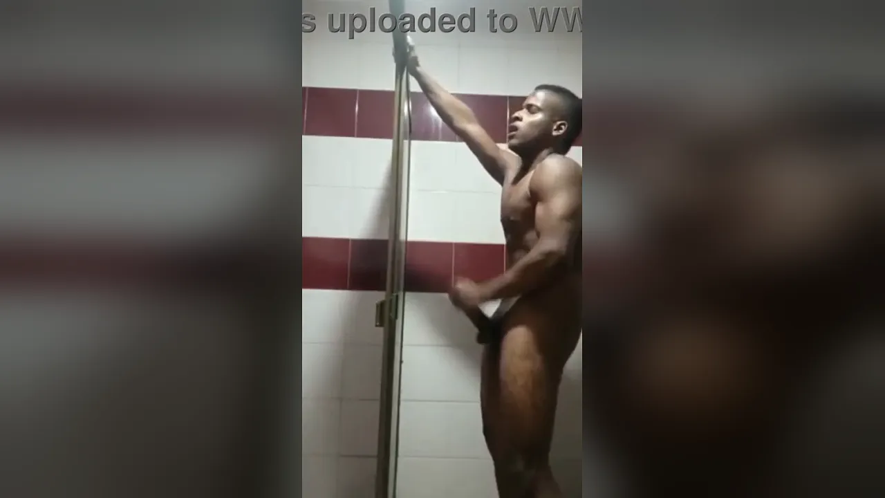 Colombiano twink masturbates on webcam