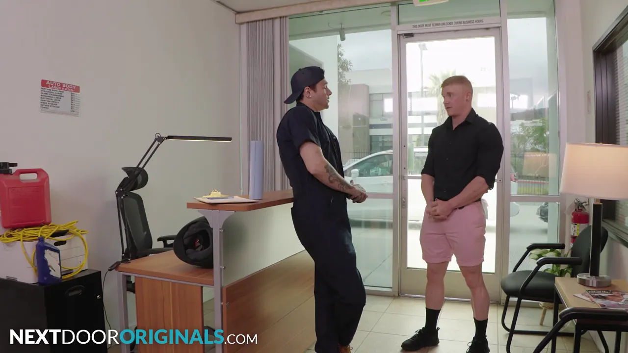 Muscle jock Alex Tanner gives a blowjob and gets bareback fucked by his mechanic with a