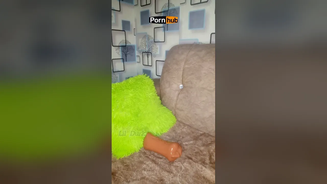Twink jacks off to webcam while moaning and talking dirty