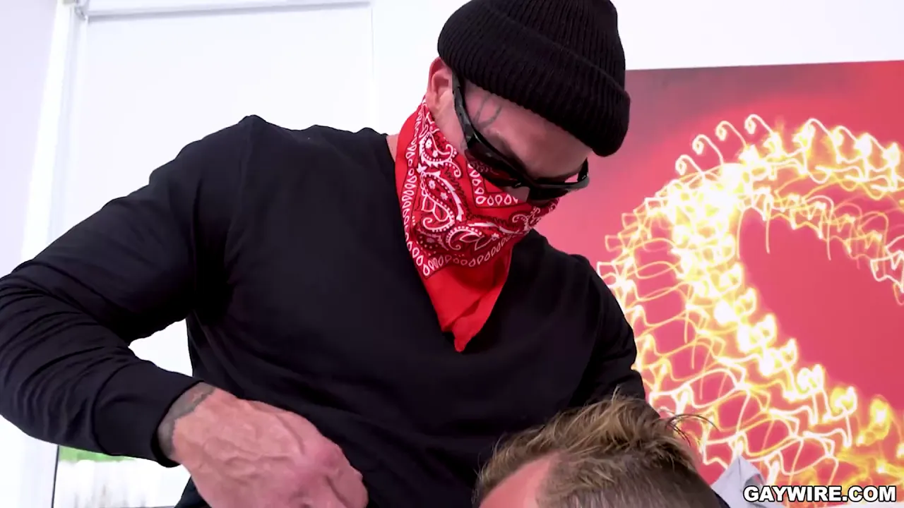 GAYWIRE - the robber gives dustine steel an unforgettable rimjob before fucking his bare ass