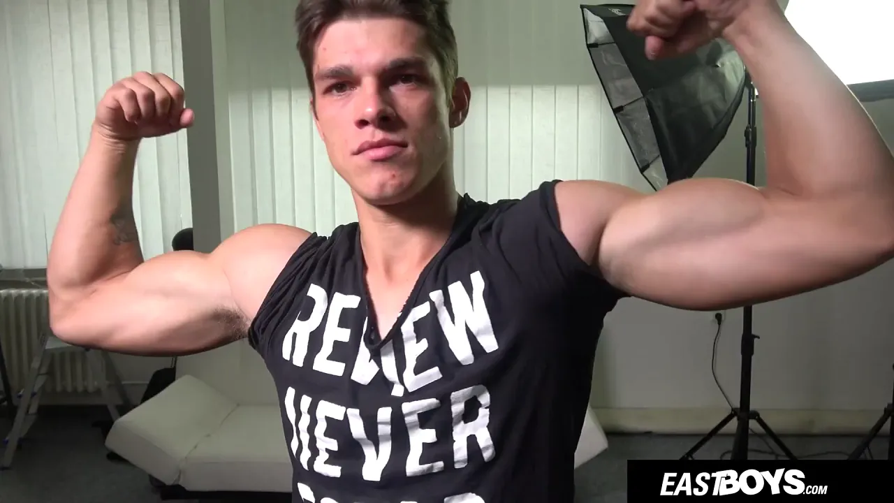 Athletic college boy flexes his abs in solo video