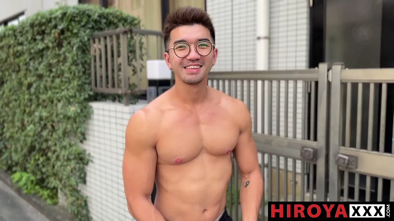 Japanese gay muscle man Tetsuro fucks Dani's hungry hole