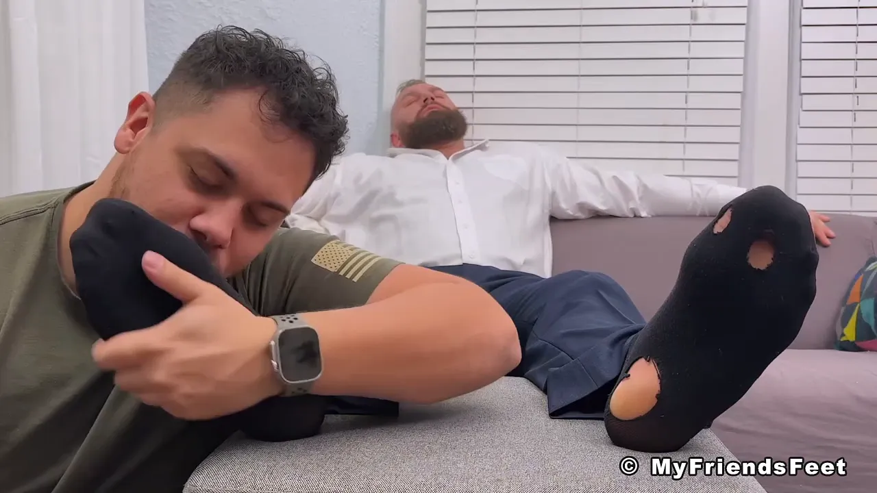 Gay bear Dan Edwards worships and kisses his huge feet