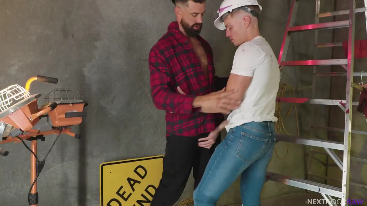 Muscular construction worker with a big tattooed cock fucks a twink bareback on the job