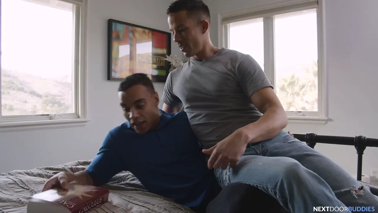 NextDoorBuddies: Nerdy roommate gets a biology lesson from a popular jock in bareback