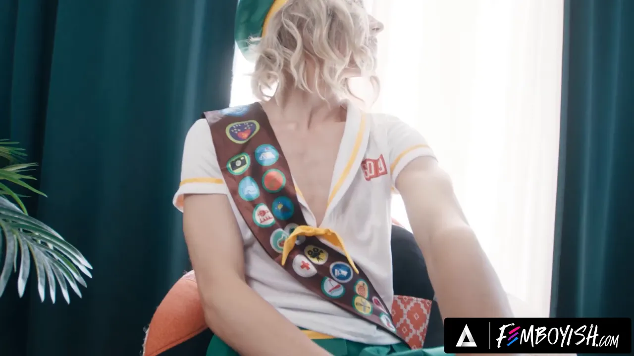 DILF Manuel Skye turns down cookies but pounds sexy femboy Scout in the ass