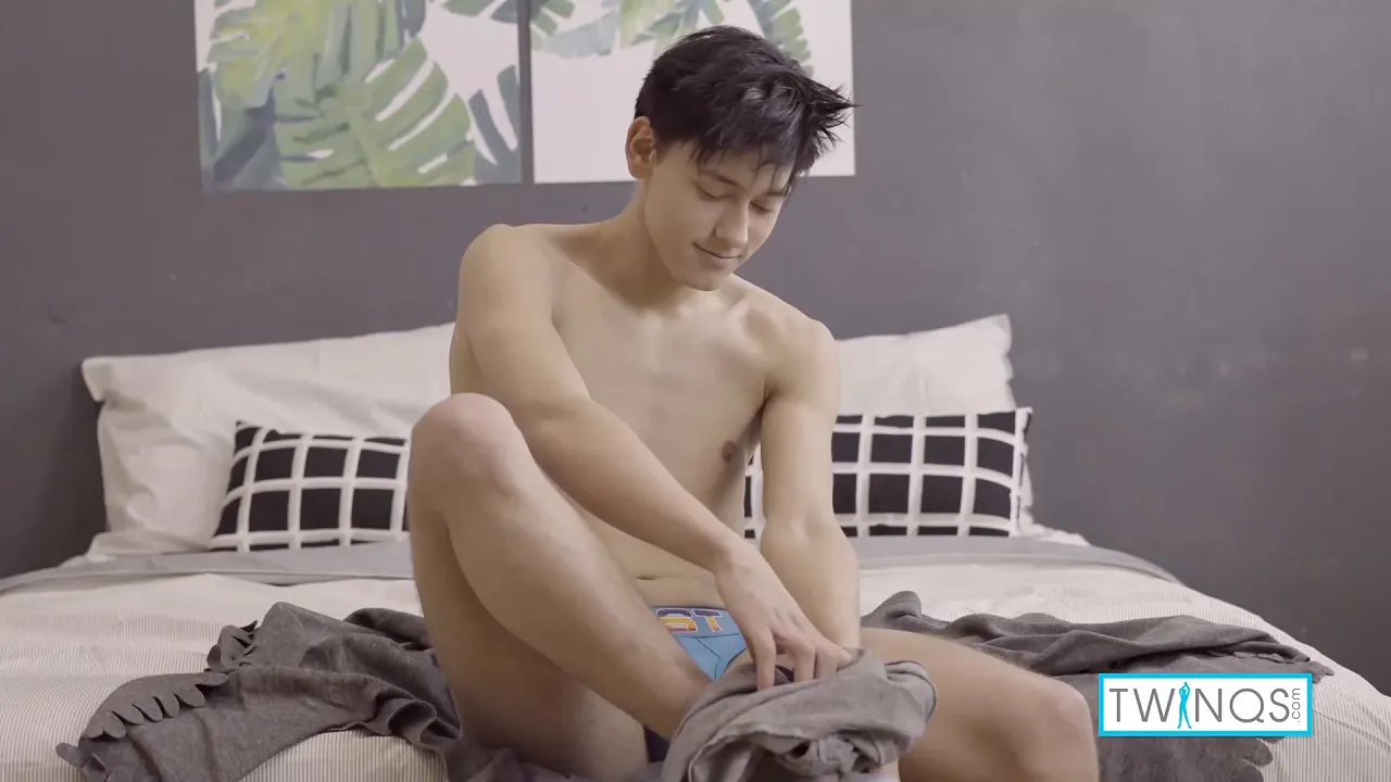 Gay solo male masturbates with huge cock