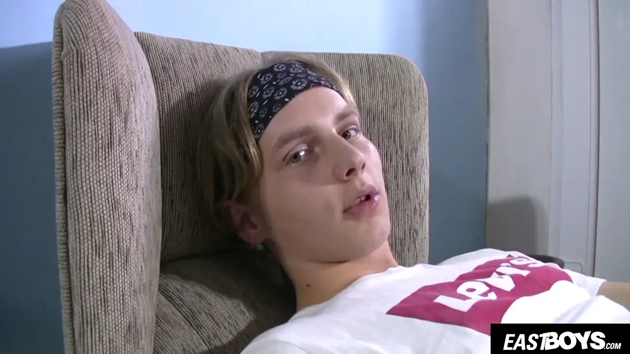 Czech college boy wanks his uncut dick