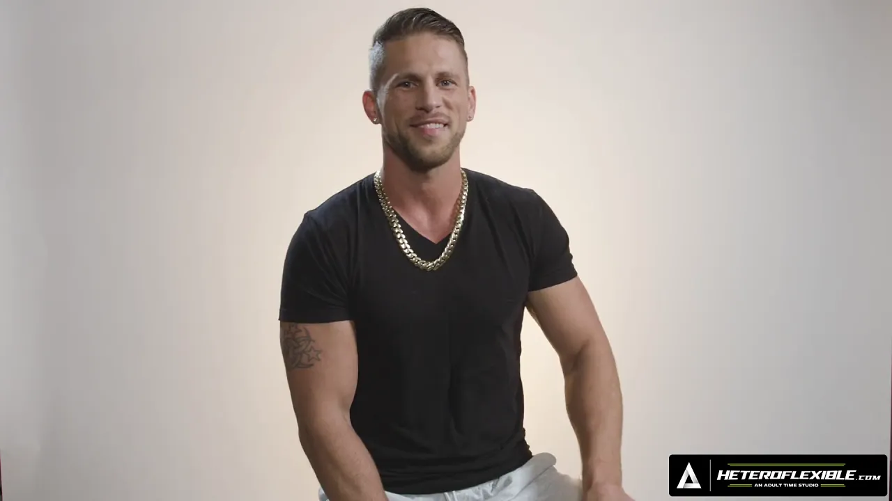 Muscular hunk Roman Todd wanks himself to a big cum shot in solo gay scene