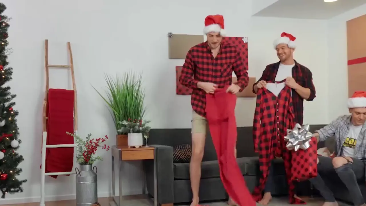 Deacon prepares Kurt's ass for Sean Cody video while Kurt sucks Bentley's cock