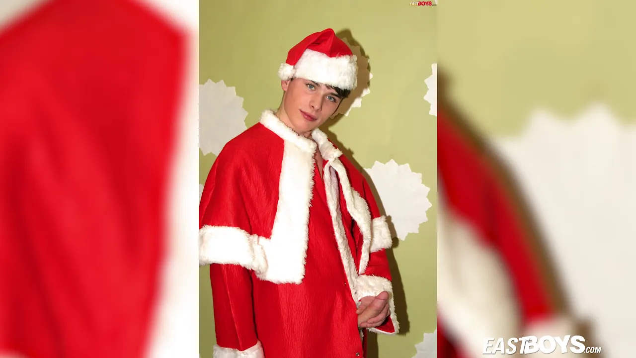 Czech college student twinks and strips to show off his big cock