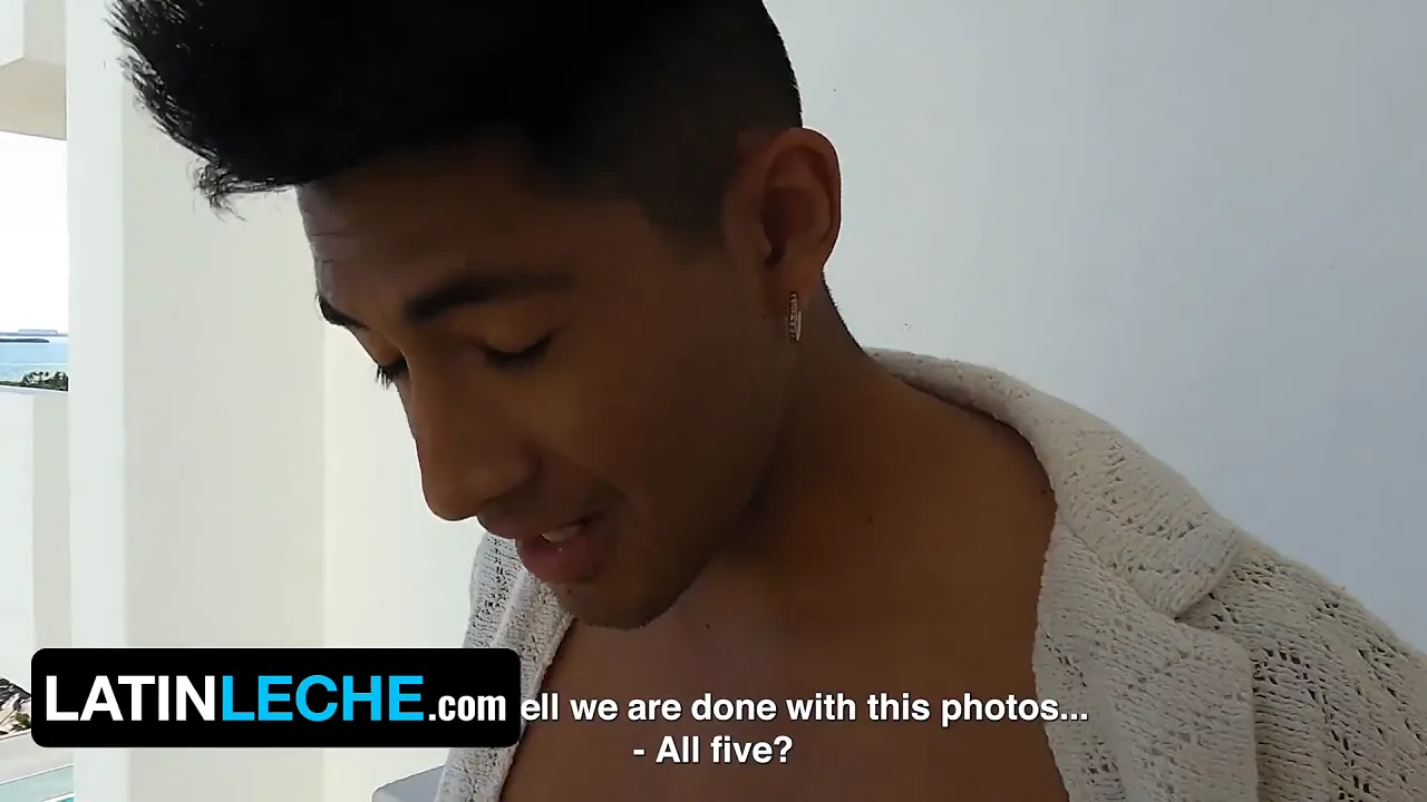 Muscle Latino gets a blowjob and handjob from the photographer before bareback sex