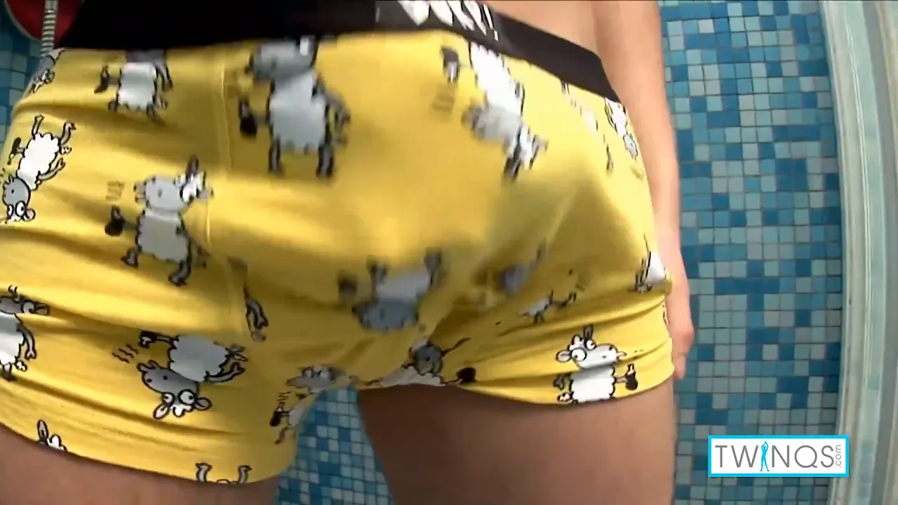 Ezra M fills his ass with a big toy before cumming solo