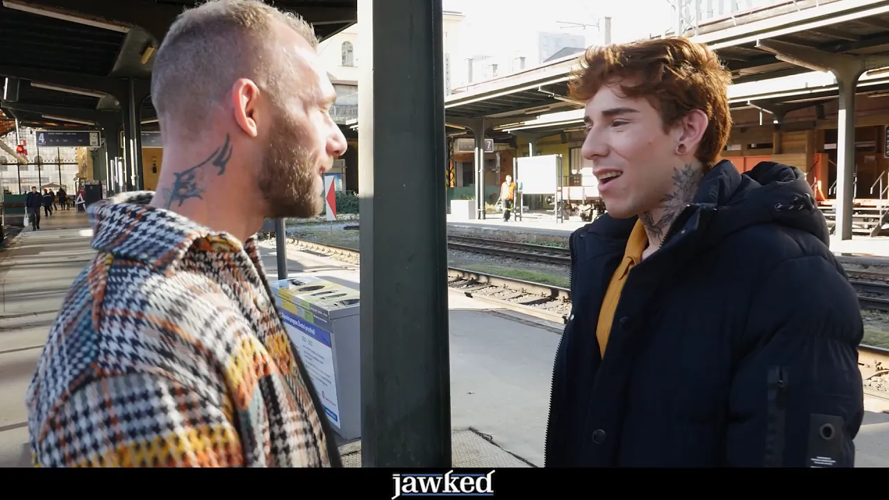 Guillaume Wayne rims and fucks Roman Capellini in bareback gay sex