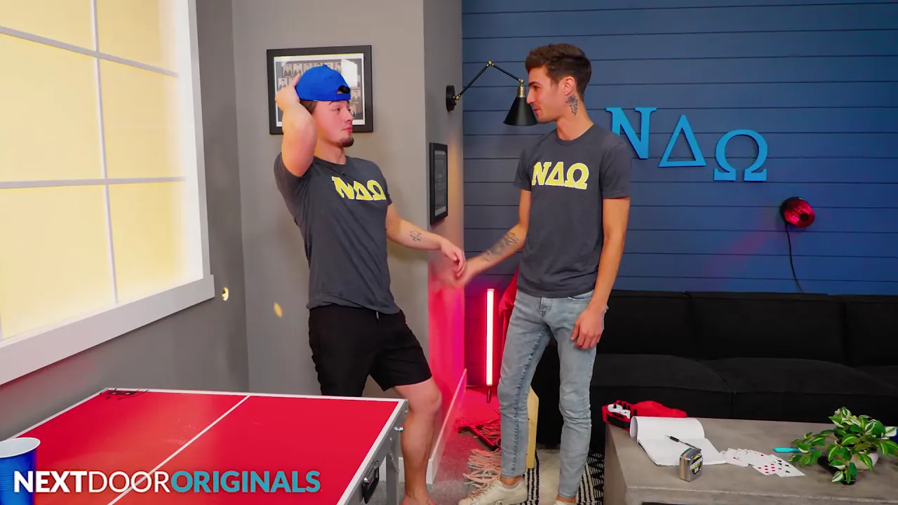 Gay fratboy tests gloryhole with hung twink in bareback hookup