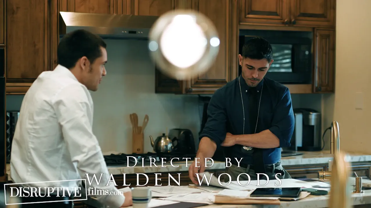 Gay muscle stud Roman Todd seduces criminal for undercover hookup