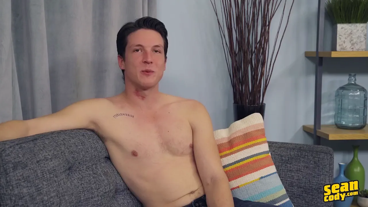 Gay hookup between Jax and athletic Cole ends in bareback sex, blowjob, and cumshot