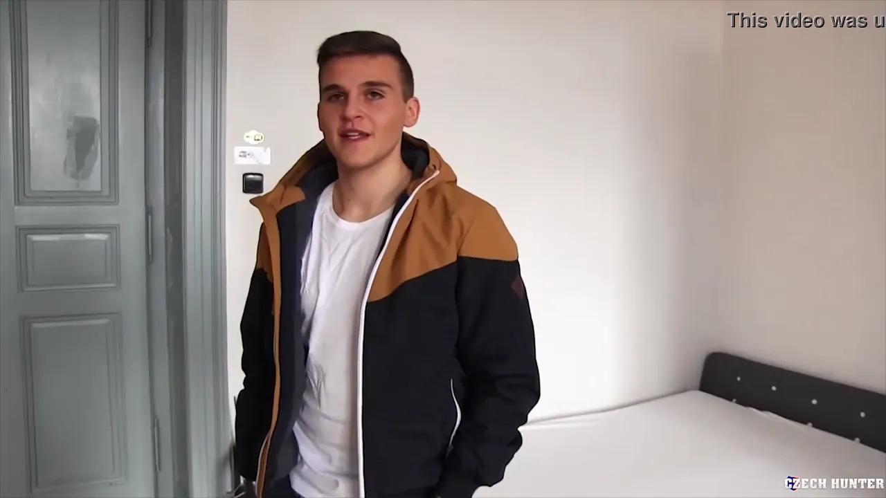 Amateur straight guy turns gay for cash and gets fucked in the ass