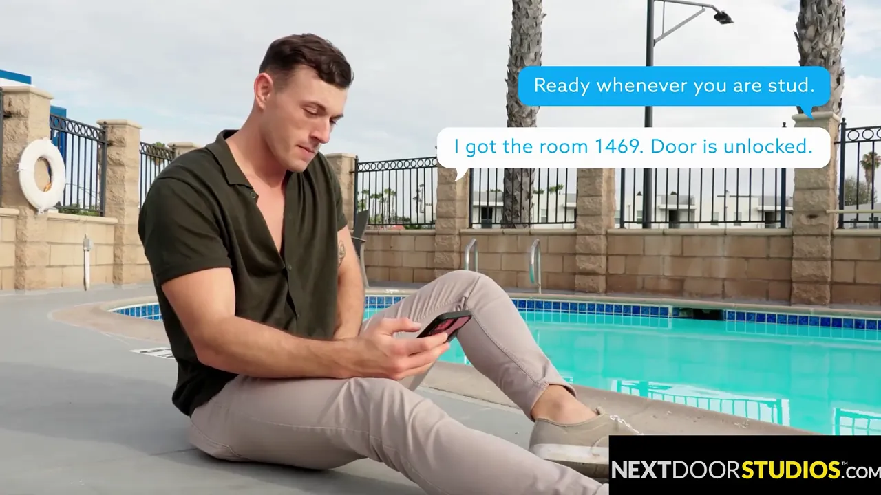 Muscle hunks Nico Coopa and Ryder Owens have bareback sex