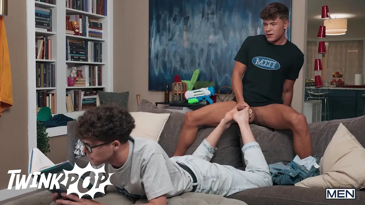 Twinkpop sucks and fucks Danny Fantasy's big gay cock