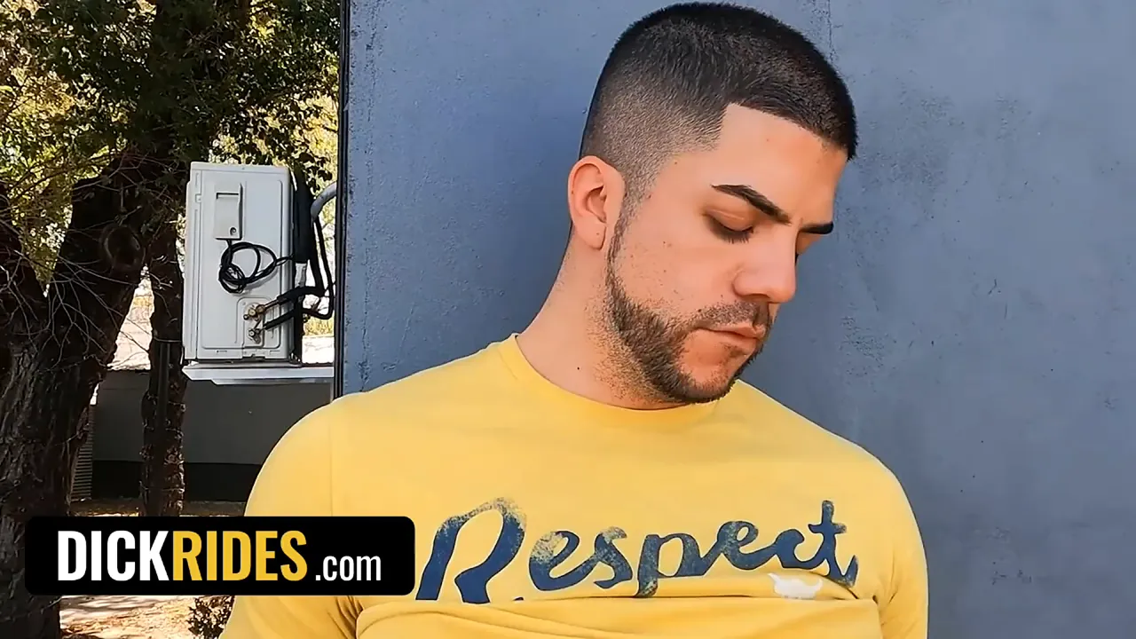 Muscle-bound Fer Froma and Uriel Simon have rough public sex in a park