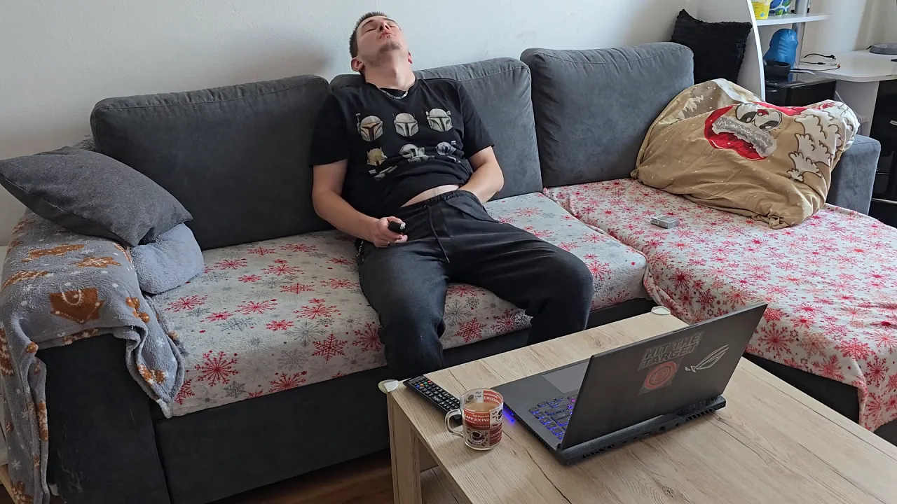 Gay amateur jacks off to big cock cumshots on multiple screens