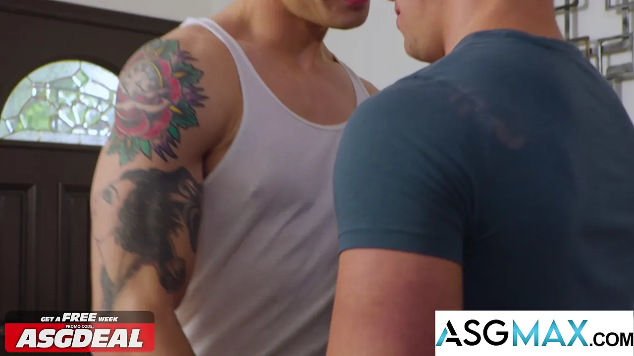 Gay muscle stud Kyle Fletcher gets drilled hard and bareback by handyman Travis's massive