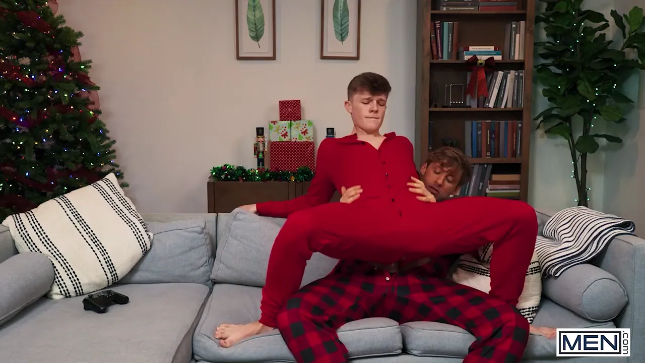 Gay twinks Dom King and Jake Preston have bareback sex on Christmas morning
