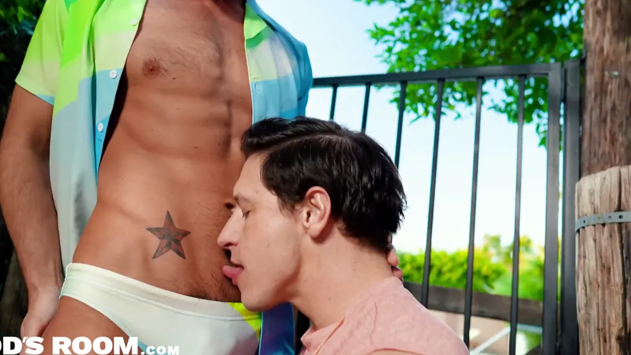 Muscular jocks Dalton Riley and Jordan Starr have bareback sex with big cocks in RodsRoom