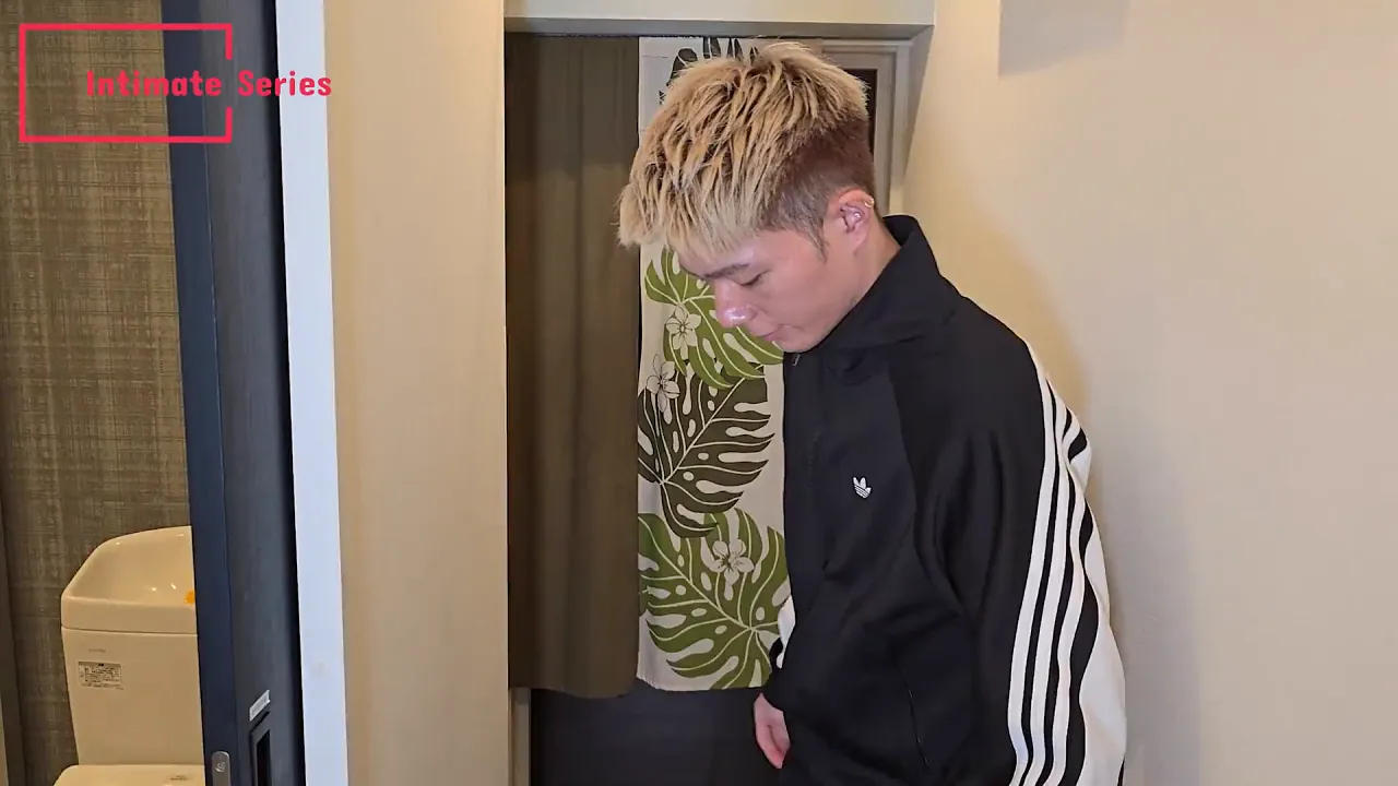 Twink Kouya gives a naked massage and handjob before cumming all over his studly Asian